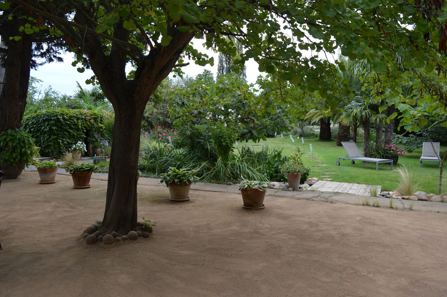 Maison cours et parc – 1K JPEG